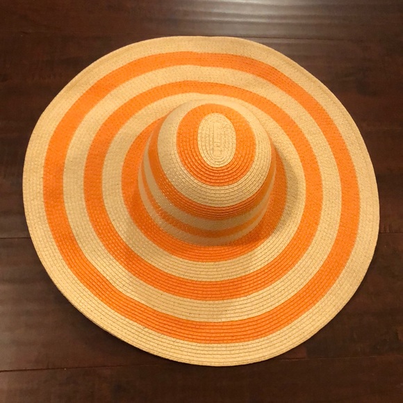 Forever 21 Accessories - 🔵Striped Floppy Straw Hat
